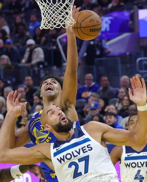 12月13日常规赛:勇士对阵森林狼 精彩集锦 12月13日常规赛:勇士对阵森林狼 精彩集锦